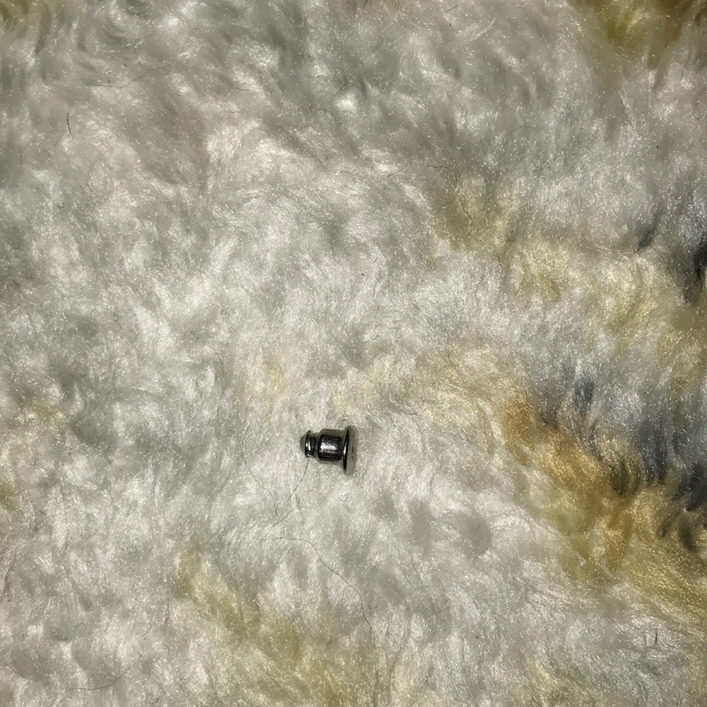 earring back - Picture 2 of 3